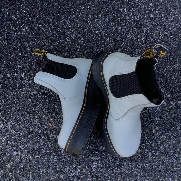 Dr. Martens 2976 Quad Leather Platform Chelsea Boots White US Ladies Size 9 - Picture 7 of 13